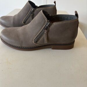 Hush Puppies Women’s Taupe-Brown Side-Zip Chukka Boots